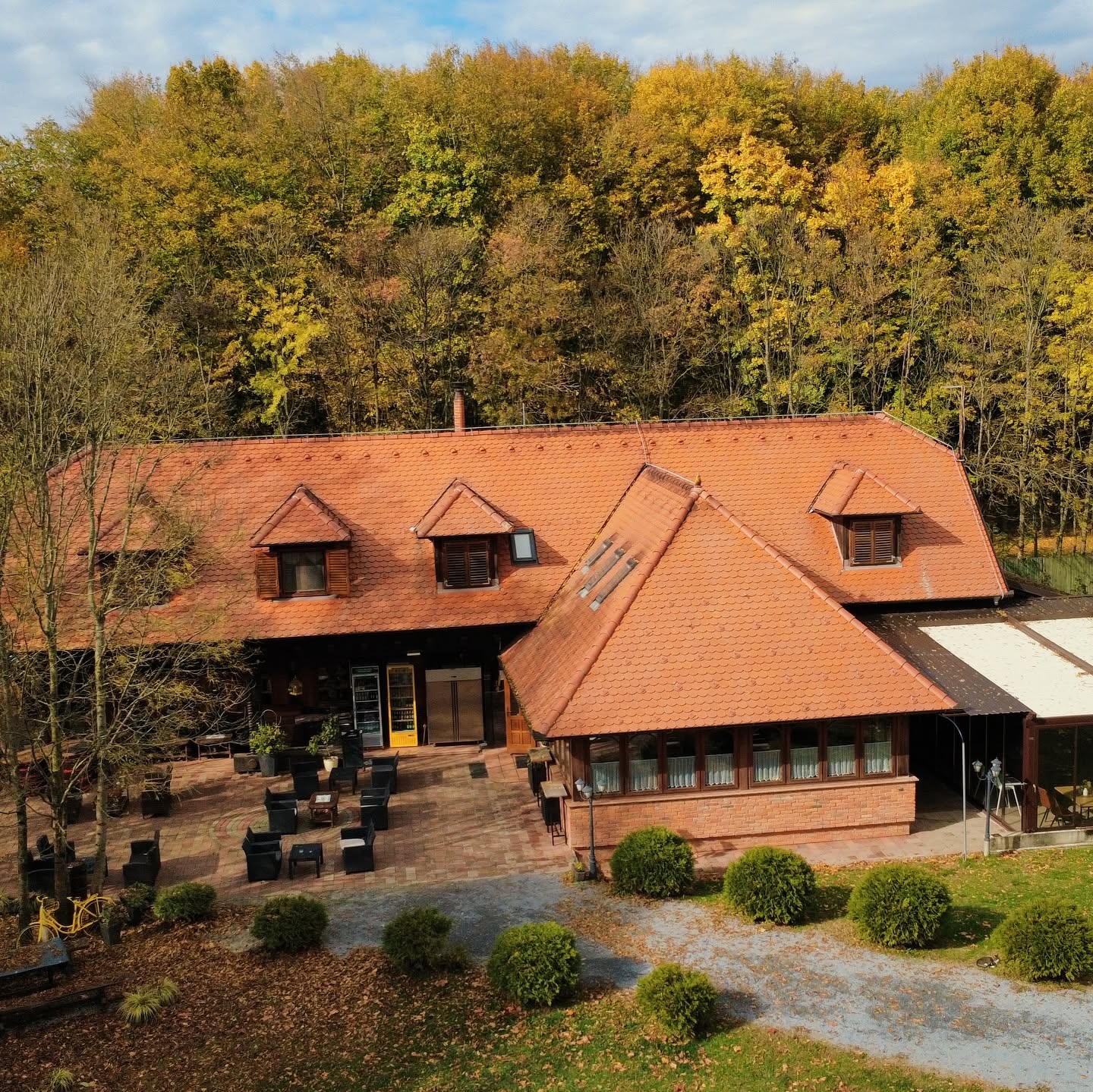 Restoran Moslavačka priča u jesen, pogled iz zraka